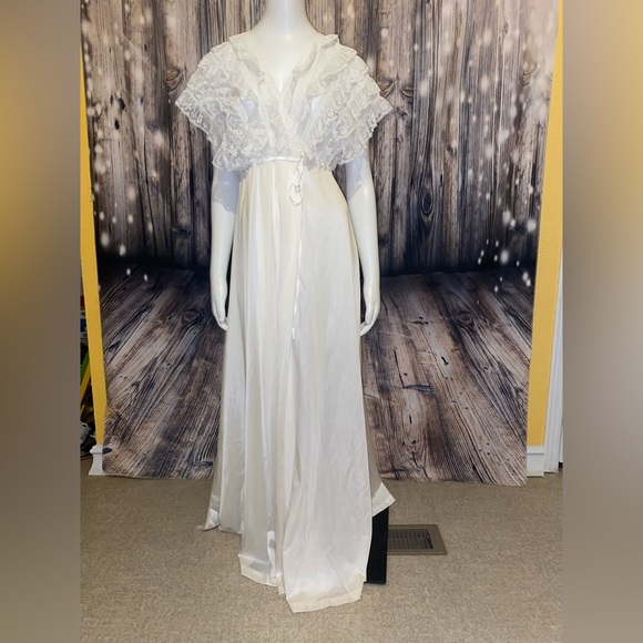 Vintage Lily Of France by rosa paleo-szule Cream Peignoir Robe - Picture 1 of 8